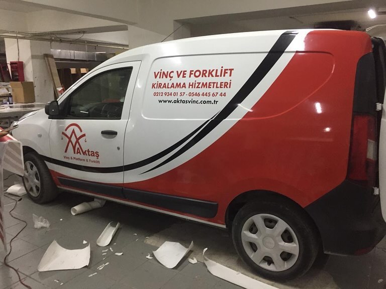 Atölyede araç giydirme